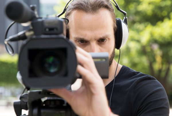 Locutores voz en off para videos explicativos